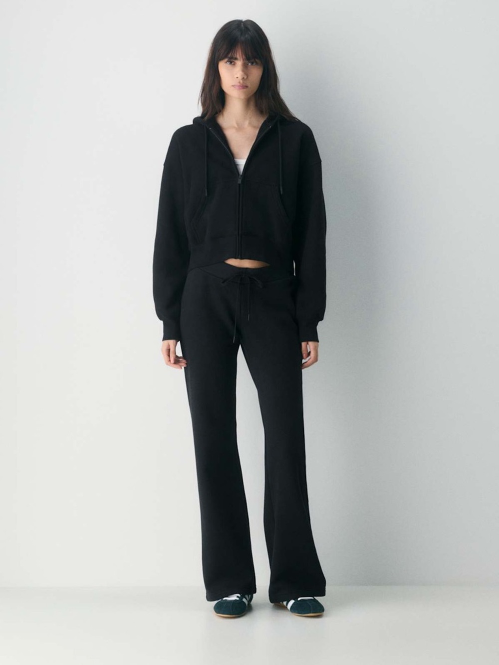 Aritzia Cozy Sweatfleece Snug Flare Sweatpants in Medium Black